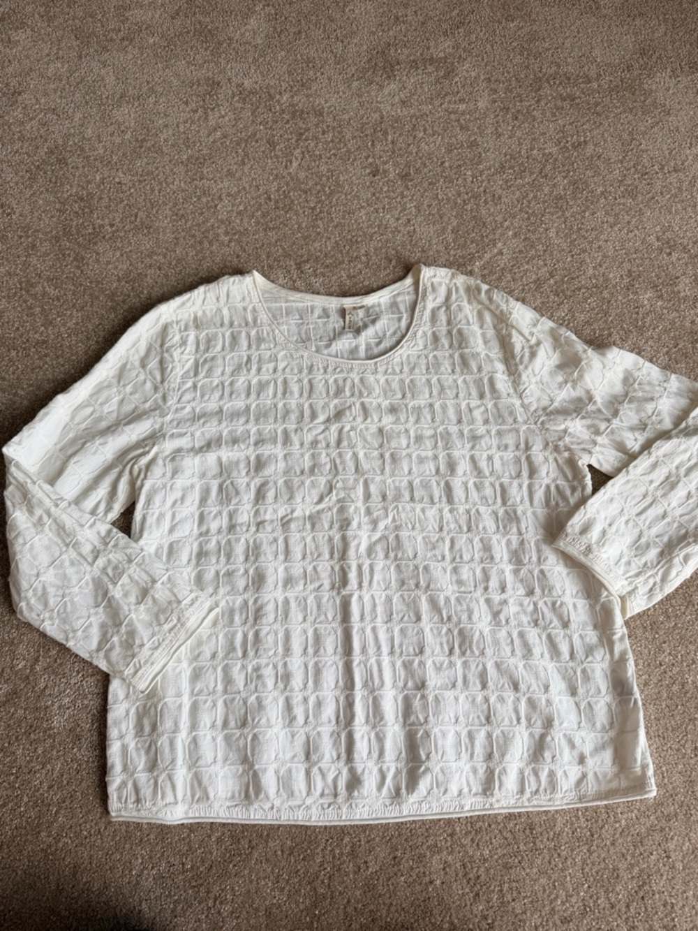 Focus White Textured Long Sleeve Top – Size Large